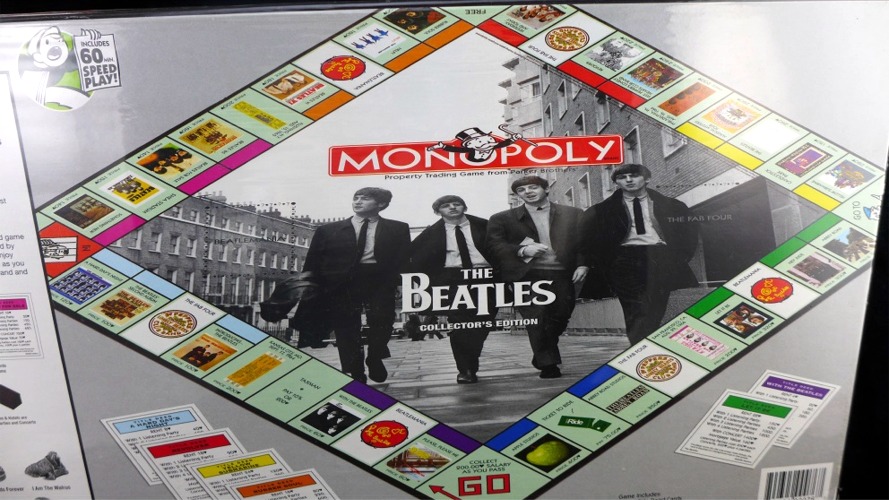 ボードゲーム Monopoly The Beatles 輸入版 - タレントグッズ